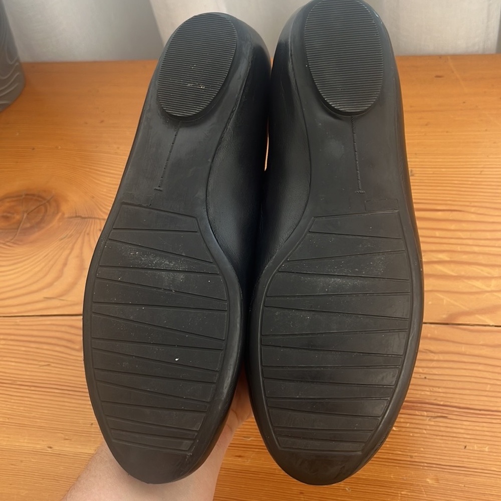 Browns Scalloped Edge Black Flats - Picture 2 of 10